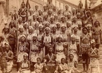 Tamaa kwa amazons mweusi ya Dahomey (Benin)