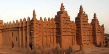 La Grande Mosquée Djingareyber de Tombouctou, est au Mali, elle a été construite entre 1325 et 1327 sous le règne de l'empereur de Kankan Moussa