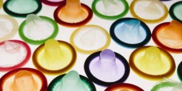 Il preservativo che cambia colore a contatto con un STD