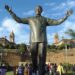Une grande statue de Nelson Mandela